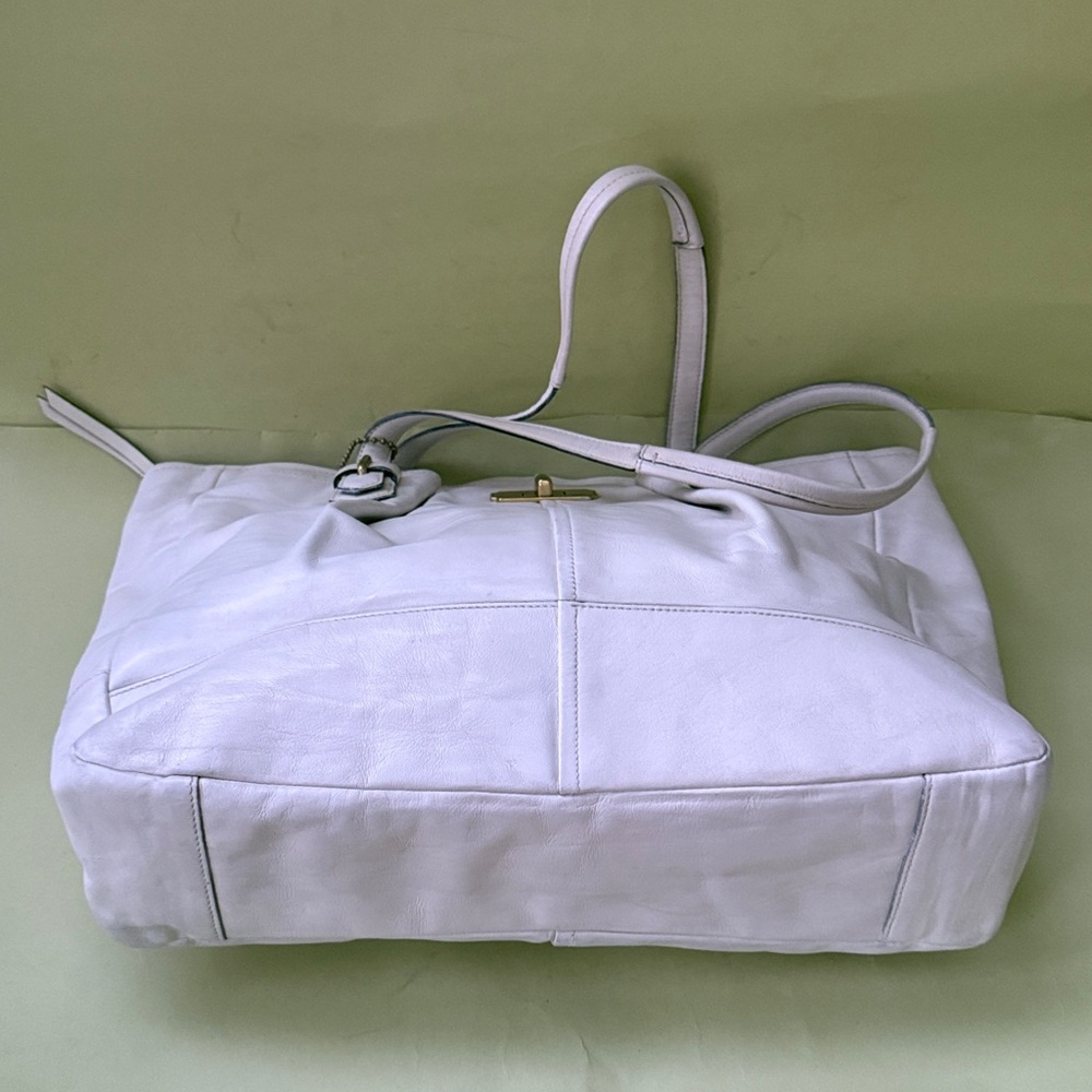 Vintage White Coach Hampton Leather Super Large Tote Bag with Torn Lock - Picture 16 of 16